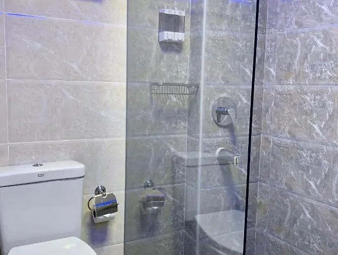 Clockworkorange Luxury 4-minutes Away To Airport Apartment