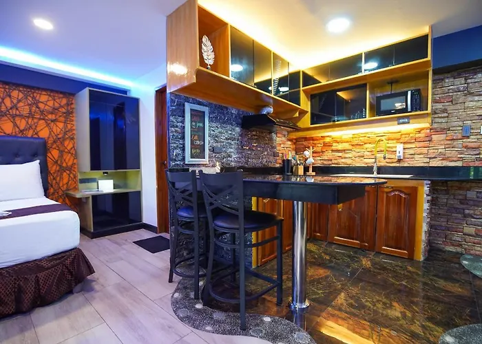 Clockworkorange Luxury 4-minutes Away To Airport Apartment