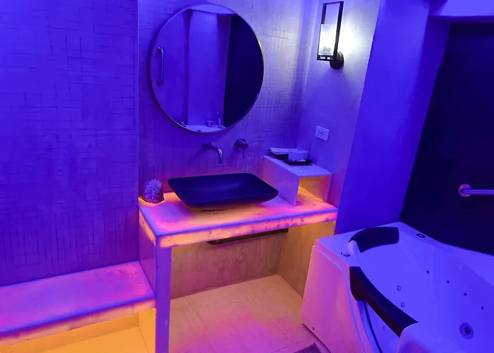 Apartment Clockworkorange Luxury 4-minutes Away To Airport