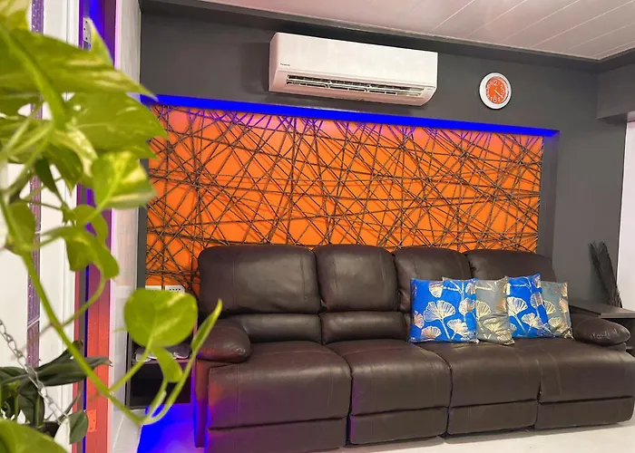 Clockworkorange Luxury 4-minutes Away To Airport