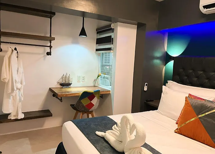 Clockworkorange Luxury 4-minutes Away To Airport Apartment