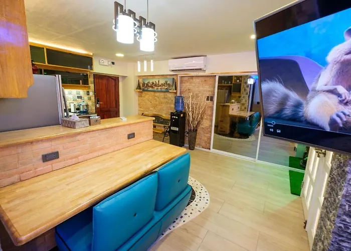 Clockworkorange Luxury 4-minutes Away To Airport Apartment